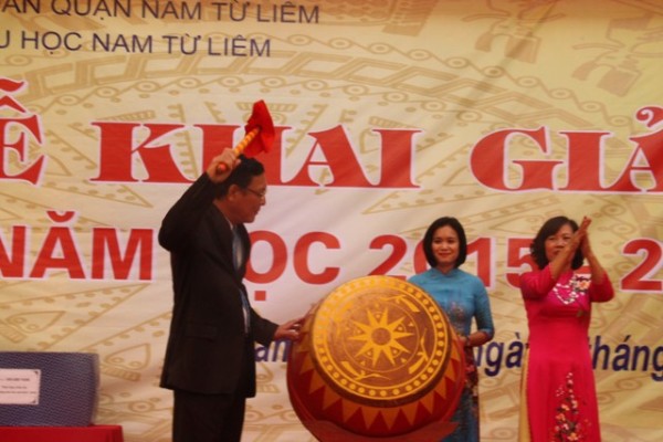 Bộ trưởng Bộ GD ĐT Phạm Vũ Luận dự khai giảng tại Trường tiểu học Nam Từ Liêm Hà Nội